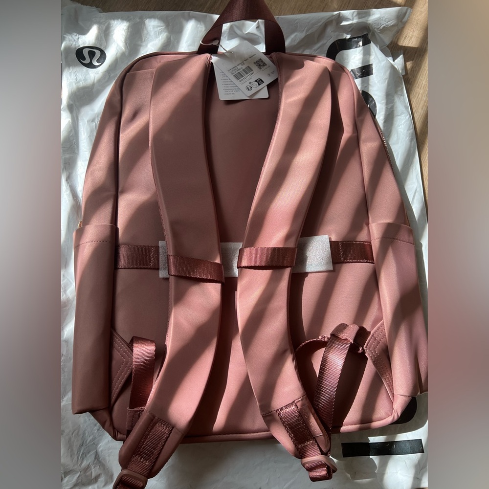 Lululemon Everywhere Backpack 22L Metal Hardware
Red Clay/Rose Gold / Brand NEW - Picture 6 of 6